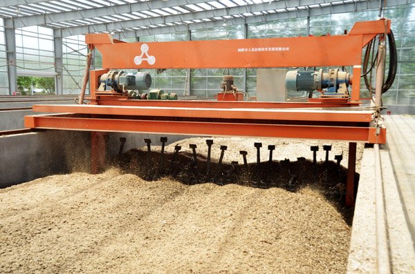 堆肥發(fā)酵過程中的翻堆和通風如何進行