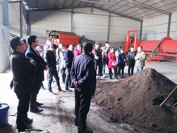 我公司組織員工到有機肥廠培訓學習