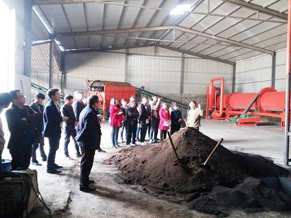 我公司組織員工到有機肥廠培訓學習