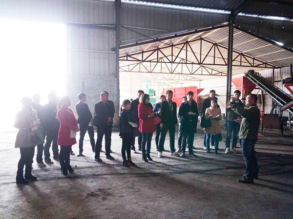 我公司組織員工到有機肥廠培訓學習