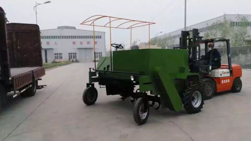 翻堆機(jī)裝車發(fā)貨現(xiàn)場(chǎng)圖1