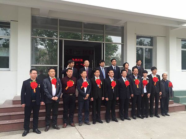 優(yōu)秀企業(yè)家稱號(hào)證書 優(yōu)秀企業(yè)家稱號(hào)證書