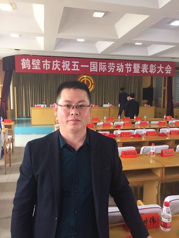 優(yōu)秀企業(yè)家稱號(hào)證書 優(yōu)秀企業(yè)家稱號(hào)證書