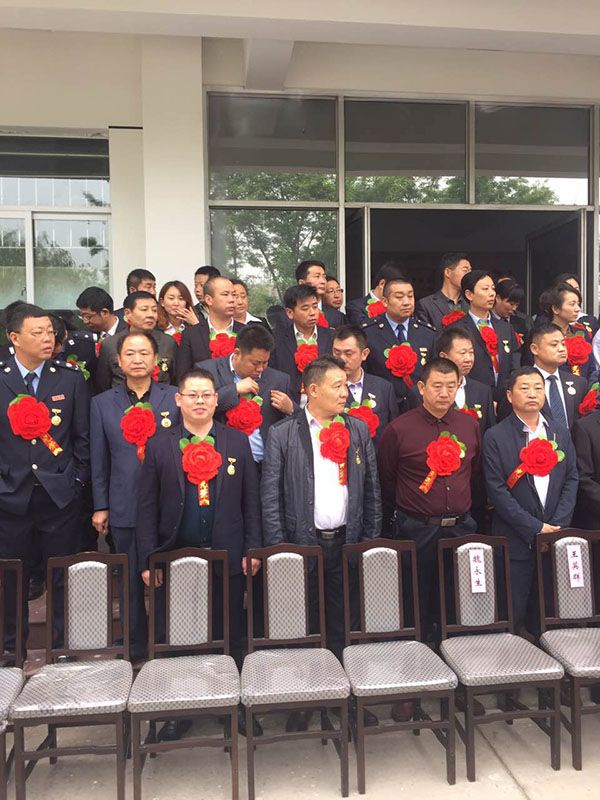 優(yōu)秀企業(yè)家稱號(hào)證書 優(yōu)秀企業(yè)家稱號(hào)證書