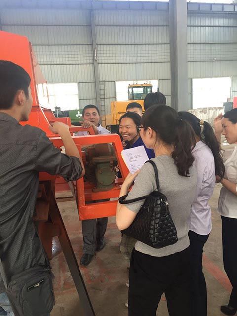 我公司組織員工去設(shè)備廠參觀學(xué)習(xí)圖5 我公司組織員工去設(shè)備廠參觀學(xué)習(xí)圖5