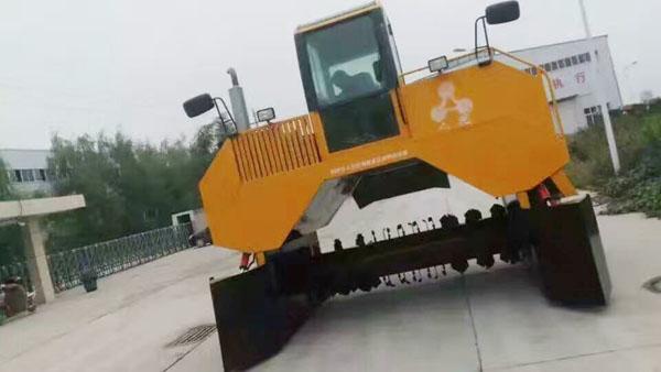 全液壓翻堆機(jī)_大型翻堆機(jī)_3000型號(hào)翻堆機(jī) 全液壓翻堆機(jī)_大型翻堆機(jī)_3000型號(hào)翻堆機(jī)