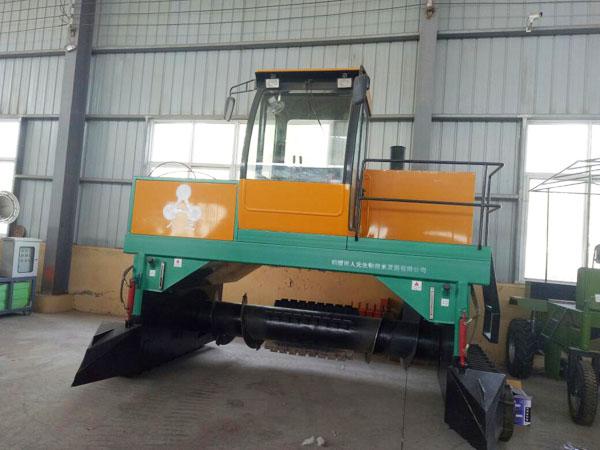 哪個(gè)廠(chǎng)家生產(chǎn)大型全液壓履行式翻堆機(jī)_大型號(hào)翻堆機(jī)需要多少錢(qián)