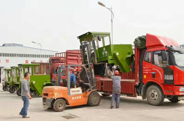 RYFD2000型輪式翻堆機山東批量發(fā)貨裝車中