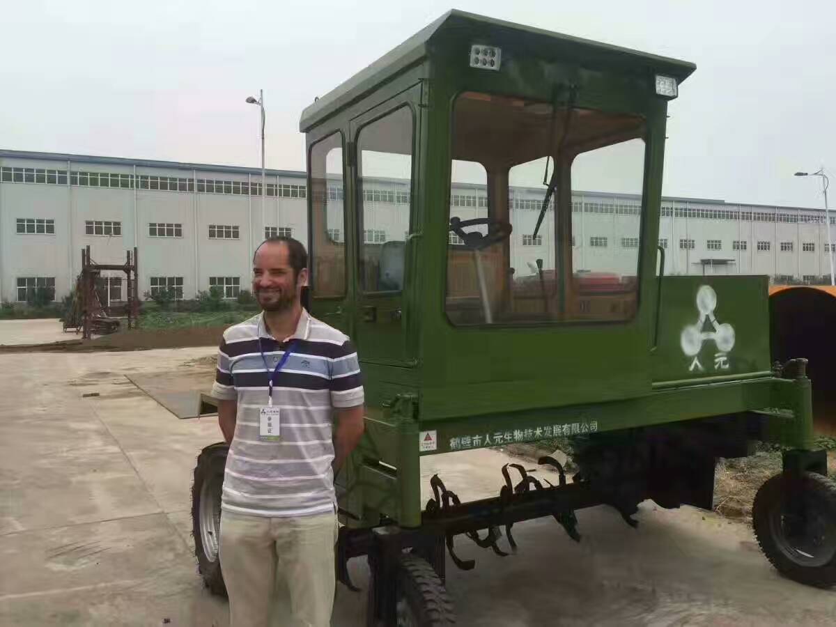 巴西客商萬里迢迢追尋人元生物有機肥翻堆機（組圖）