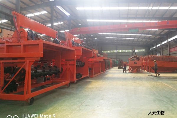 如何利用翻拋機(jī)制作豬糞有機(jī)肥？具體方法是什么？