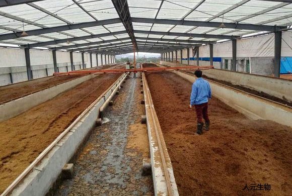 槽式有機(jī)肥翻拋機(jī)工作流程，在肥料生產(chǎn)中有哪些作用？