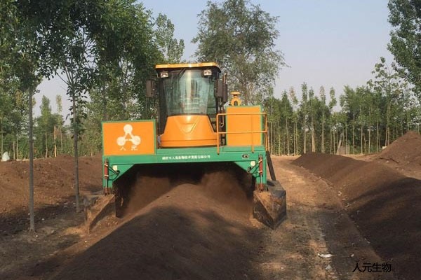 使用有機(jī)肥翻堆機(jī)過程中需要注意哪些事項(xiàng)？