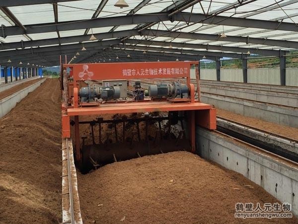 關(guān)于翻堆機和翻拋機